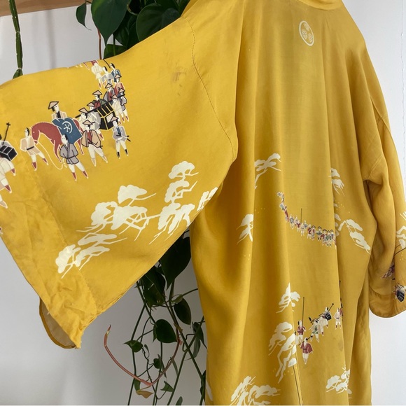 👘🌞 Vintage yellow printed Japanese Kimono robe - Picture 2 of 8